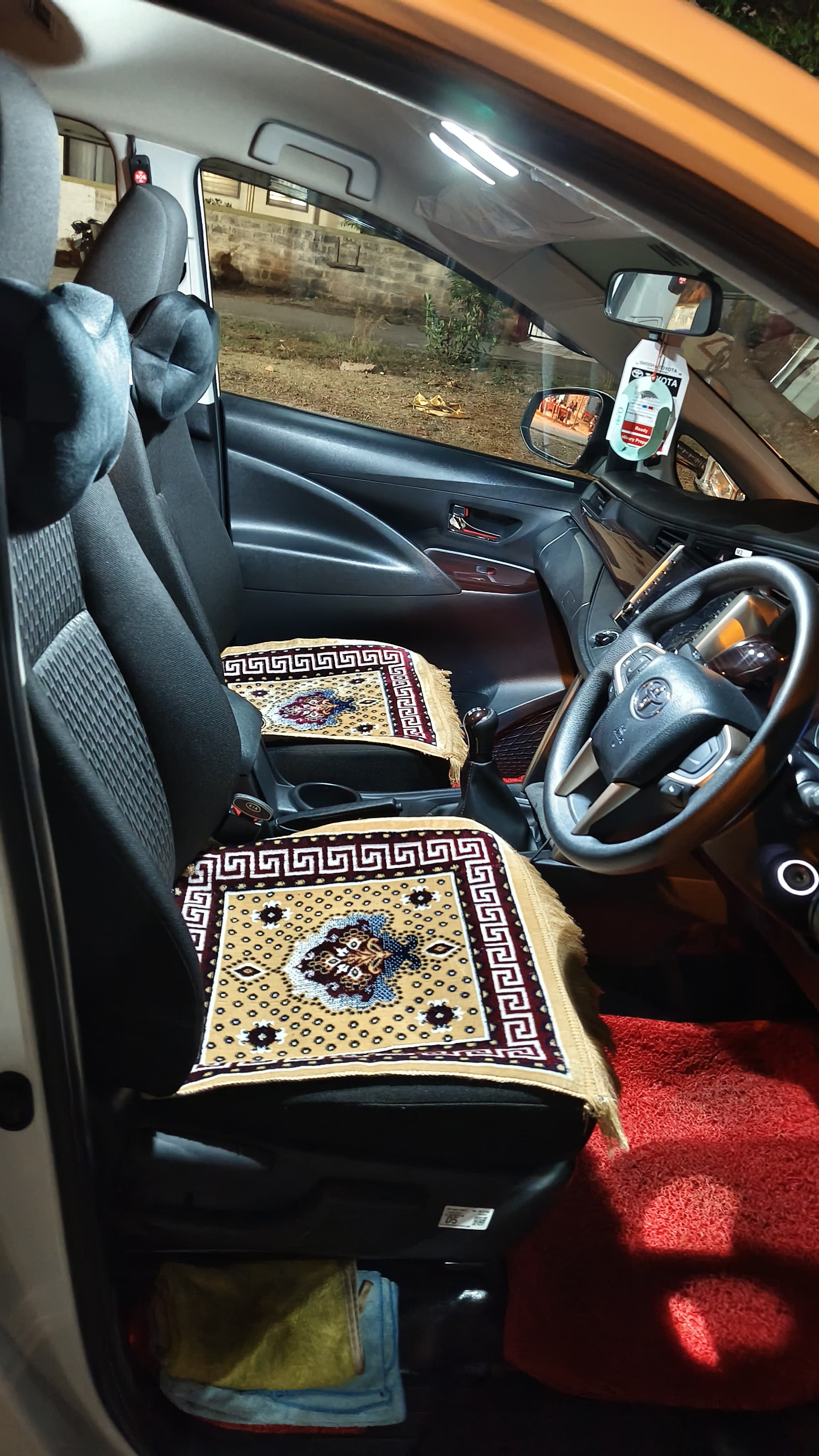 Dakshin Tours Vehicle